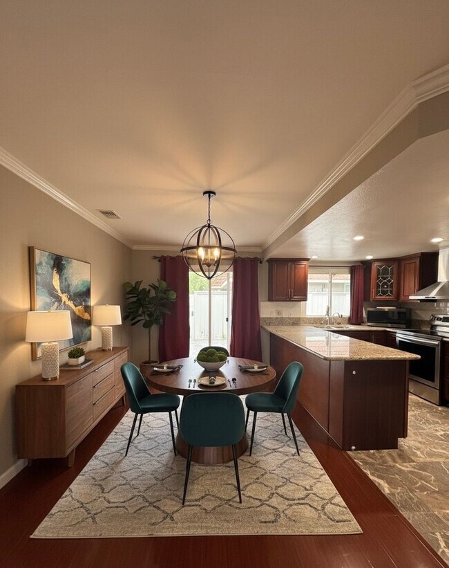 Foto del edificio - Upgraded 3-bedroom, 2-bath 1,240 sq. ft. i...