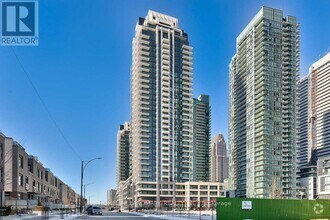 Building Photo - 4055-4055 Parkside Village Dr