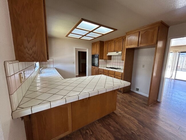 Building Photo - Three Bedroom Two Bath Family Home
