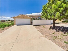 Building Photo - 939 S Sweetwater Dr