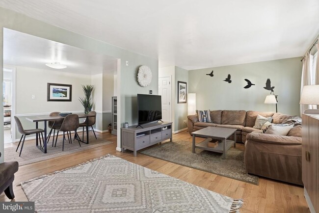 Foto del edificio - 9100 Omar Ct