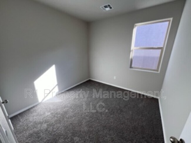 Building Photo - 4862 Sandia Peak Rd NE