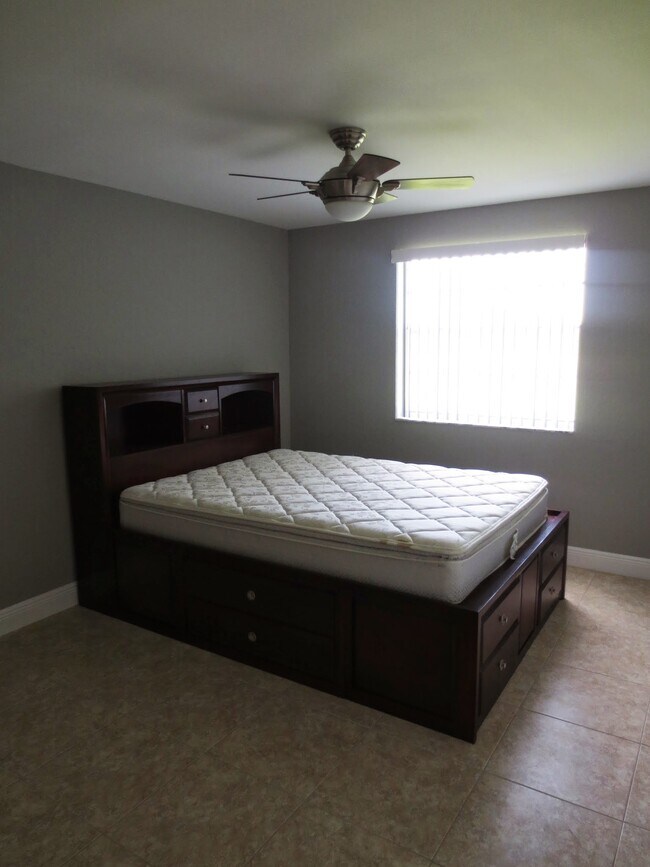 Foto del edificio - 2871 N Oakland Forest Dr