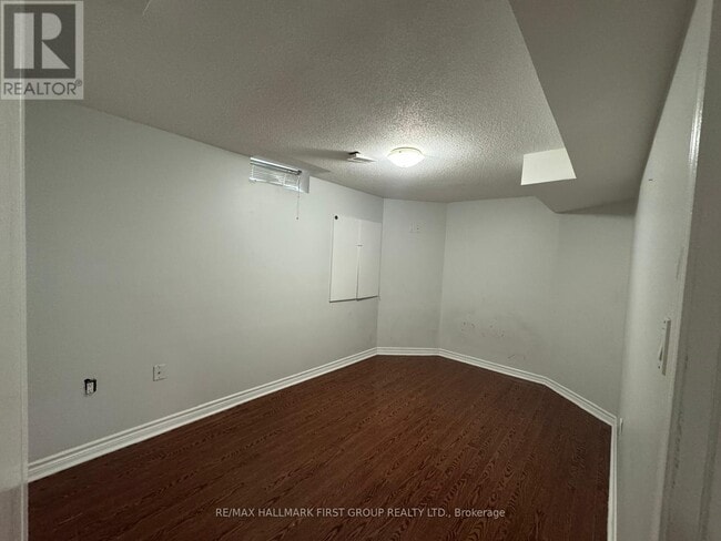 Building Photo - 100 Fiddleneck Crescent