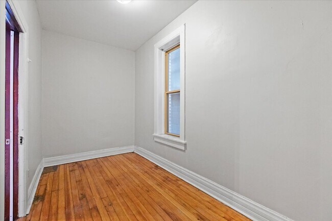Foto del edificio - 1013 N Winchester Ave