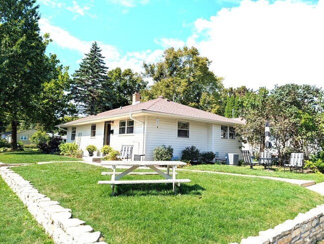 Foto del edificio - Gorgeous 3-bedroom single family home - Av...