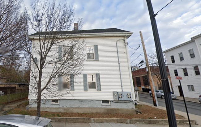 Building Photo - 639 Somerville Ave