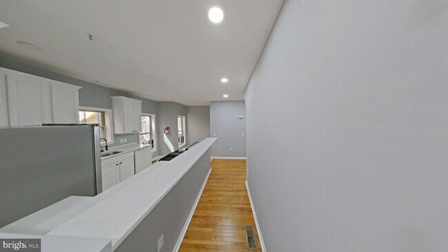Building Photo - 1831 W Diamond St