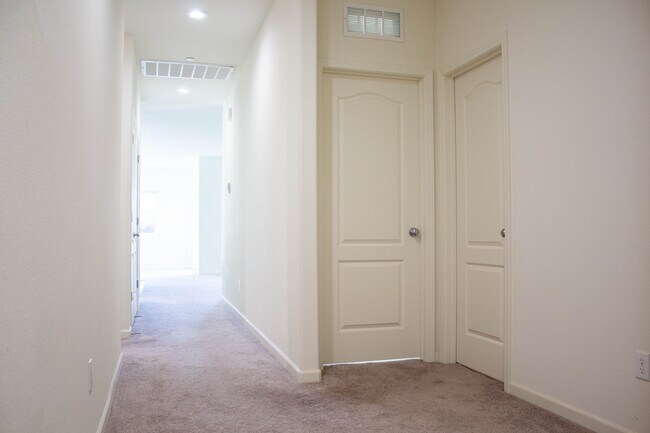 Building Photo - 594 Tolman Way