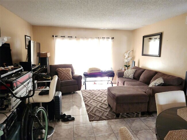 Foto del edificio - 4216 Inverrary Blvd