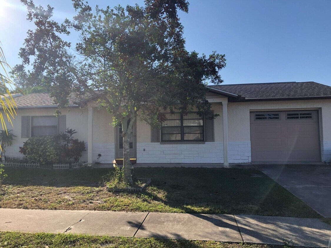 Primary Photo - 2/1 w/garage