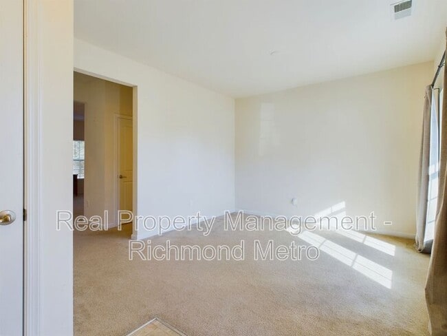 Building Photo - 3806 Laroux Ave N