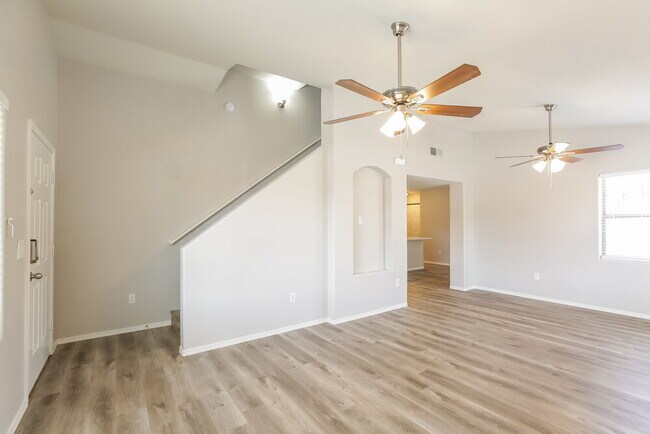 Building Photo - 248 W Darrow St