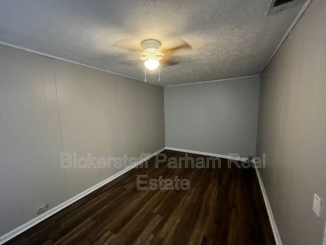 Foto del edificio - 5615 Buxton Dr
