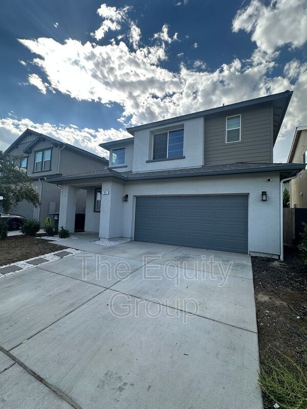 Building Photo - 911 W Sedona Ave