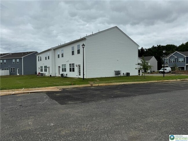 Building Photo - 1218 Susan Cir