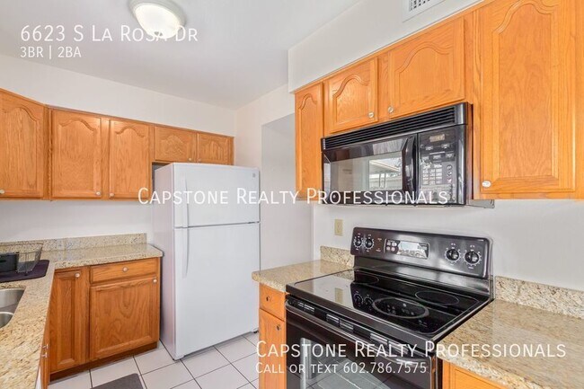 Building Photo - Charming 3 bed 1.5 bath Townhome in Tempe!