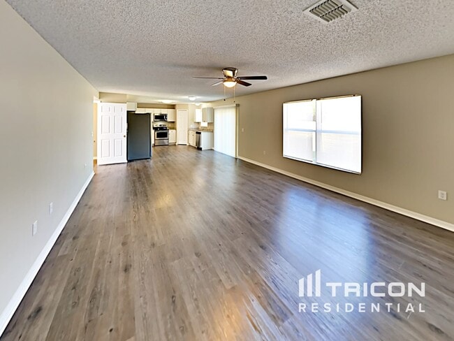 Building Photo - 13085 Siam Dr