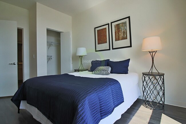 Foto del edificio - 824 N Milwaukee Ave