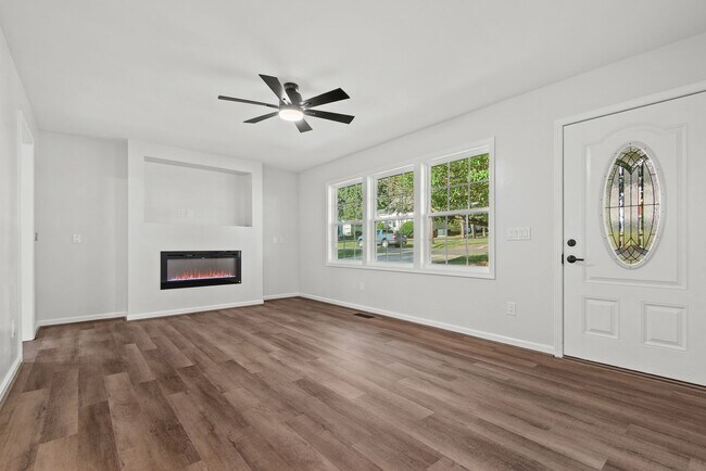 Building Photo - Gorgeous Home in Mebane!