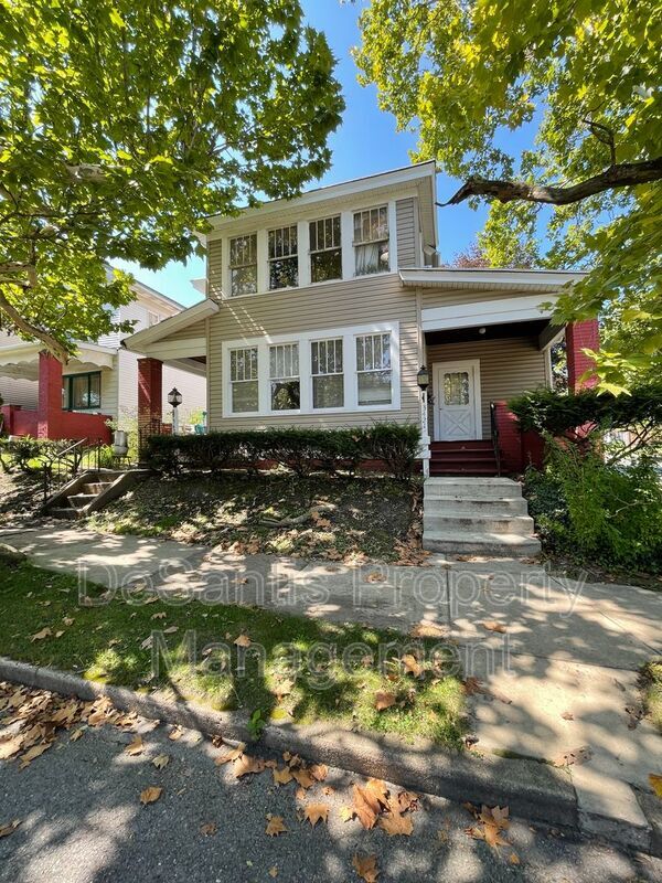 Primary Photo - 3421 5th Ave