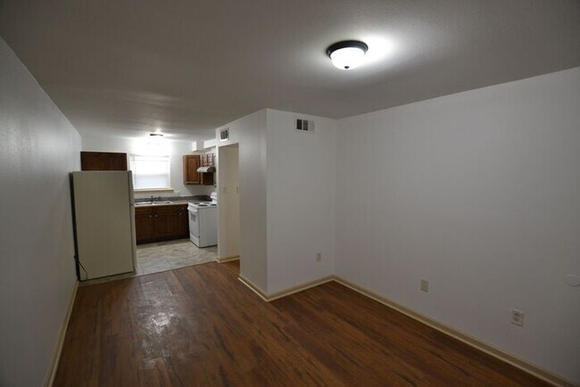 Building Photo - 957 Grebe St