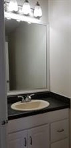 Foto del edificio - 5120 Elmhurst Rd