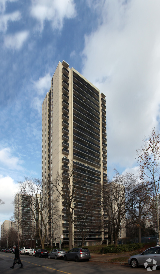 Primary Photo - Grenadier Square at High Park Village