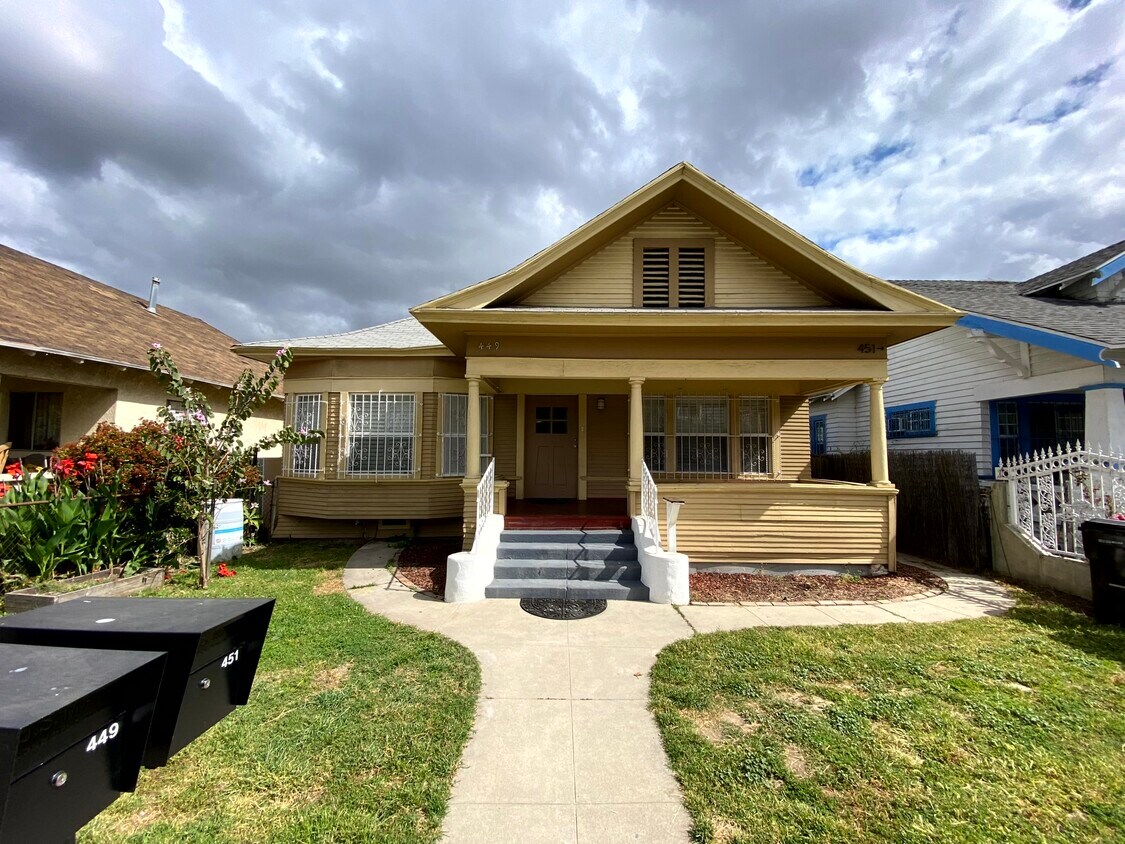 Primary Photo - 449 E 43rd Pl