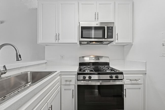 Building Photo - Cambridge On Devonshire