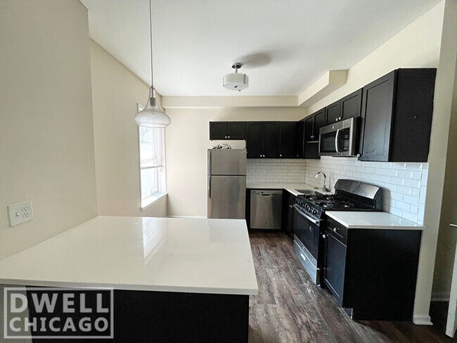 Foto del edificio - 1250 W Montrose Ave