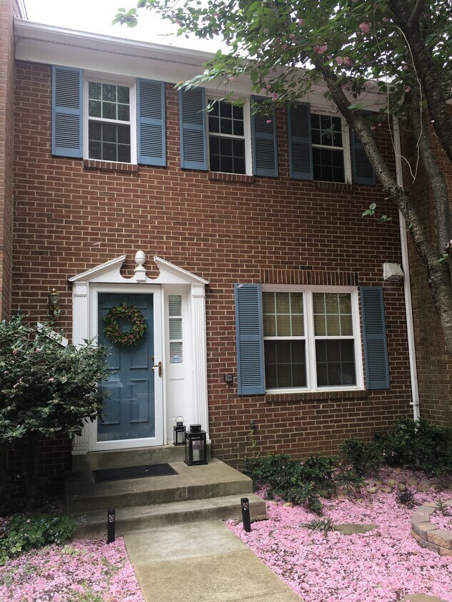 Foto principal - 5779 Heritage Hill Dr