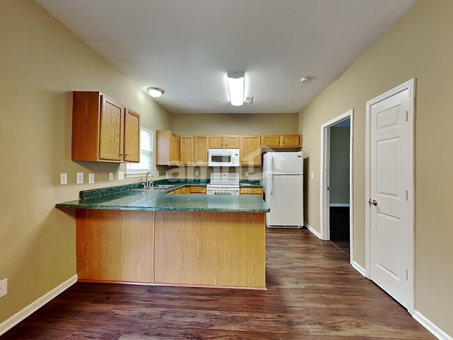 Building Photo - 423 Brownstone St