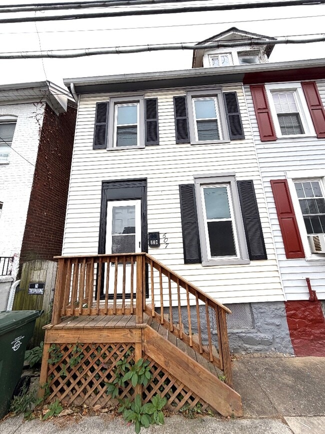 Building Photo - 607 Salem Ave