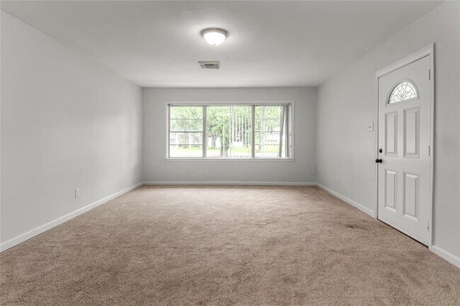 Building Photo - 302 Shoreacres Blvd