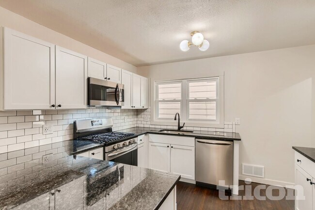 Foto del edificio - 7317 Clinton Ave