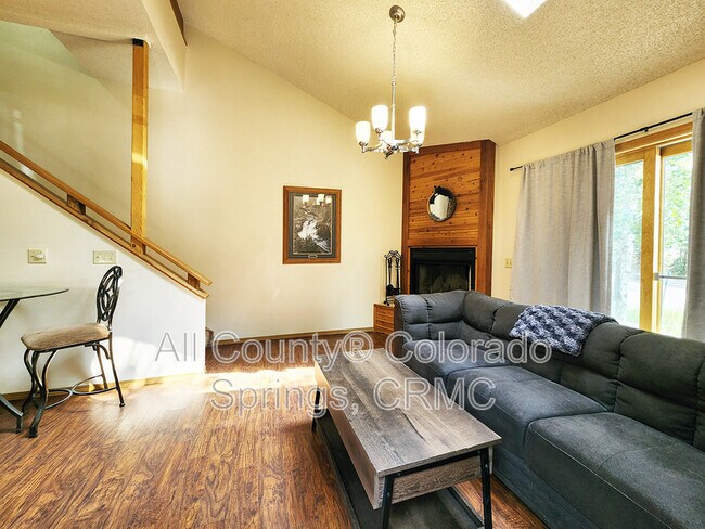 Foto del edificio - 249 E Lake Ave