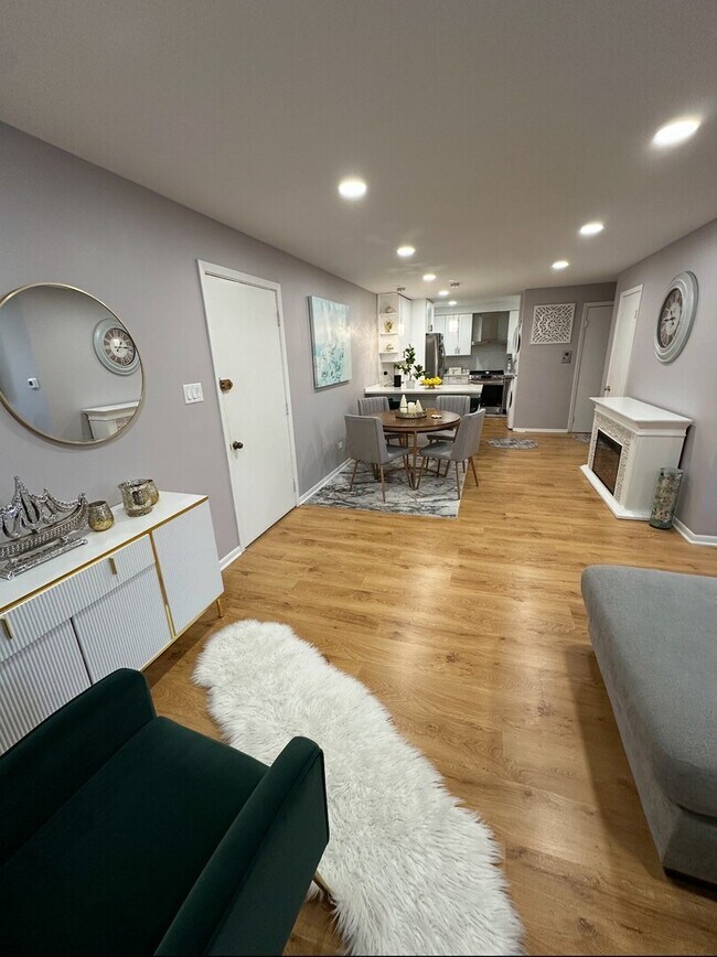 Foto del edificio - 483 N Larch Ave