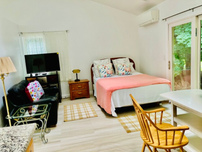 Foto del edificio - 252 Oronoque Rd