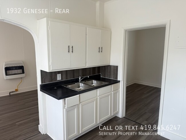 Foto del edificio - 1932 Genesee-Rear