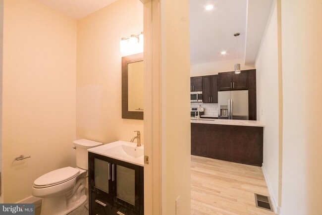 Foto del edificio - 1300 S 24th St