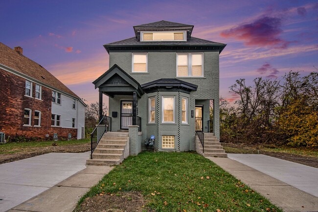 Building Photo - Lower Unit - Newly Constructed - 2 bed/2 b...