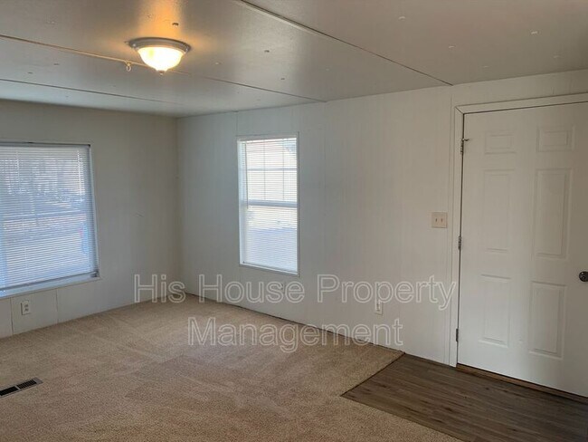 Building Photo - 1212 Butte Rd