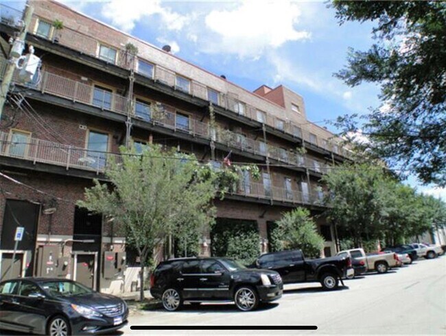 Building Photo - 2205 McKinney St