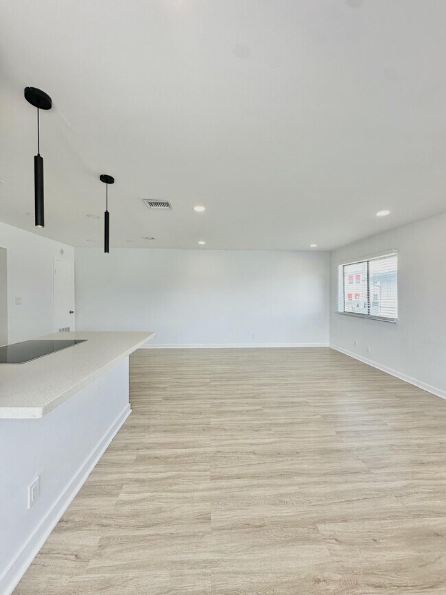 Foto del edificio - 102 E Tiffany Dr