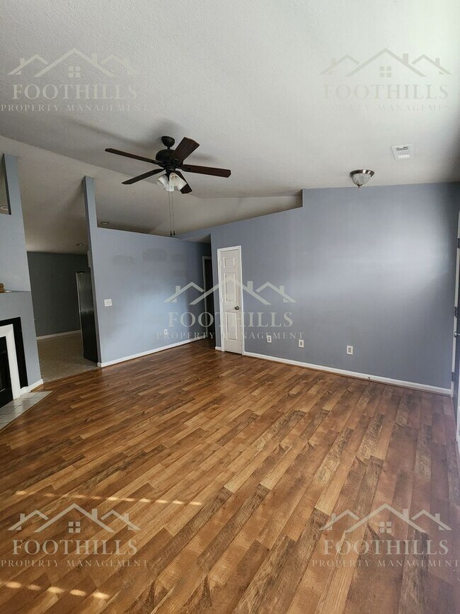 Foto del edificio - 438 Old Colony Rd