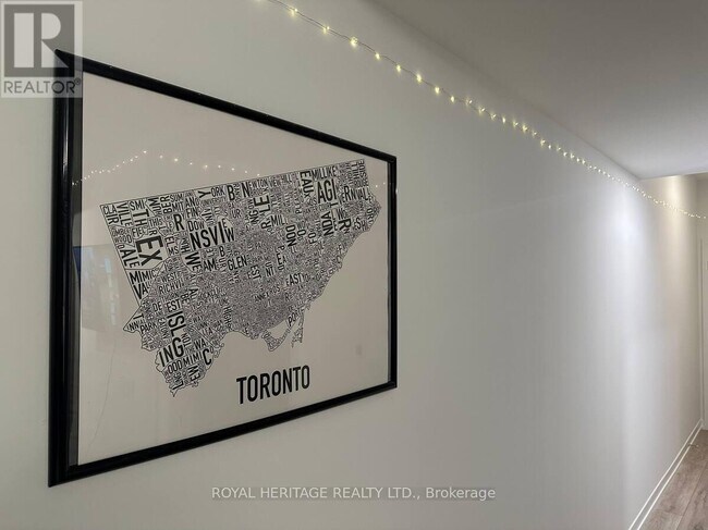 Photo du bâtiment - 2020 Bathurst St