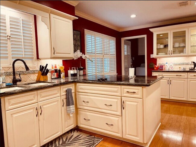 Building Photo - 5510 Pine Arbor Dr