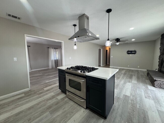 Building Photo - Apple Valley Home in Sitting Bull District