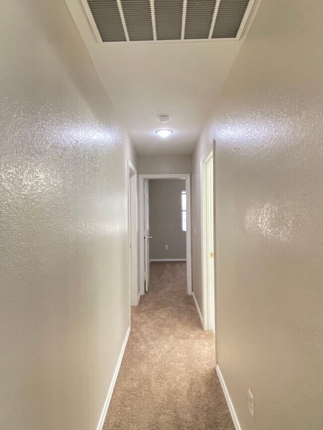 Building Photo - 1425 Spice Sky Dr